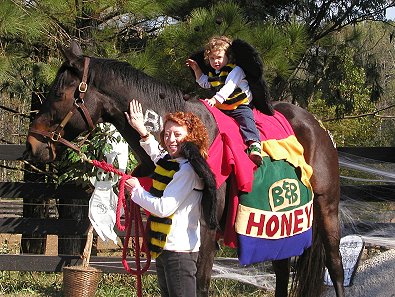 Era of Chanago was dressed as a honey pot complete with honey bees around it.