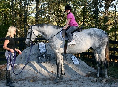 Barbo and Kristen are not afraid of the graveyard scene in the arena. October 28, 2007