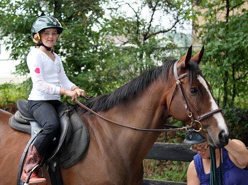 Shannon from Scotland visits Bits & Bytes Farm and rides Thoroughbred Political Pull.